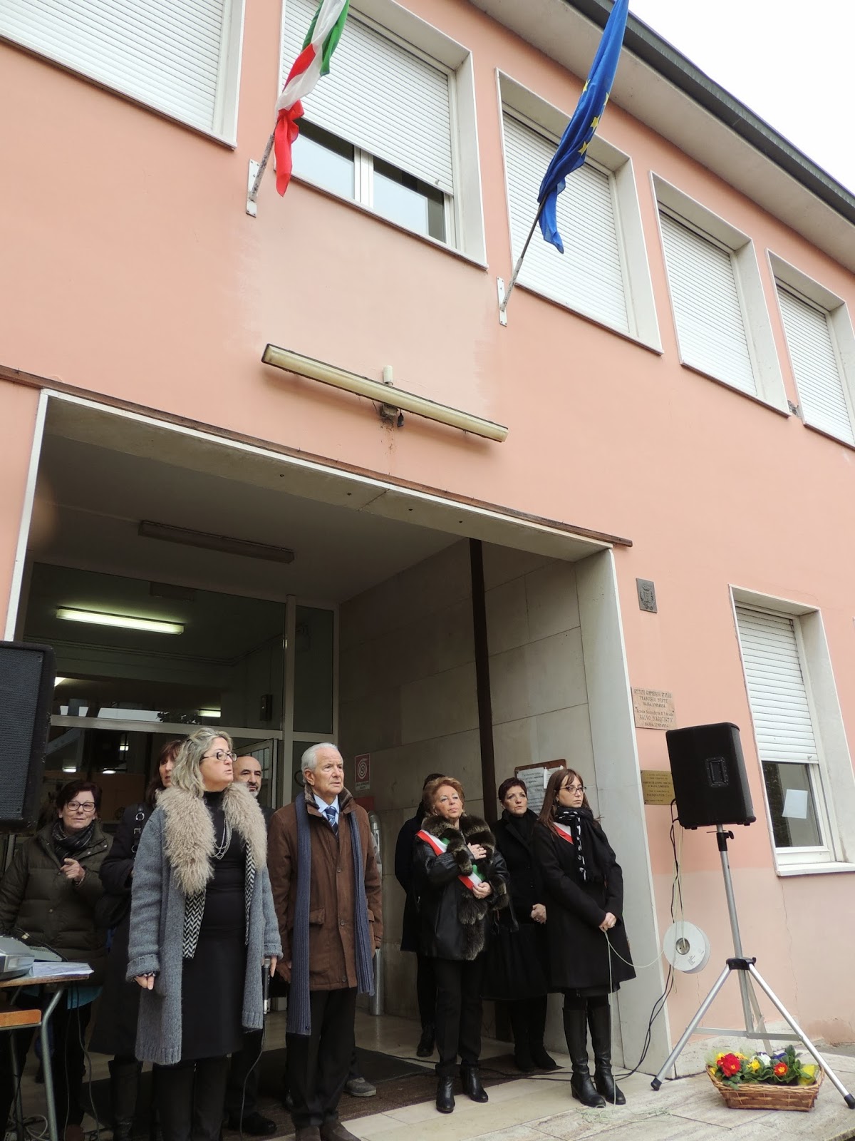 L’Unuci dona le bandiere italiana ed europea all’Istituto Comprensivo Francesco d’Este di Massa Lombarda