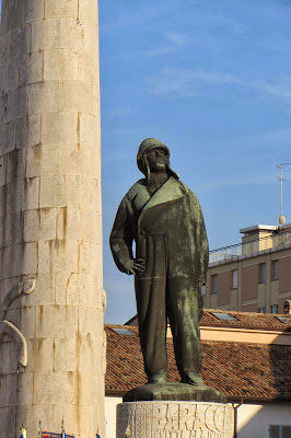 Da un monumento all’altro: riflessioni di un lughese