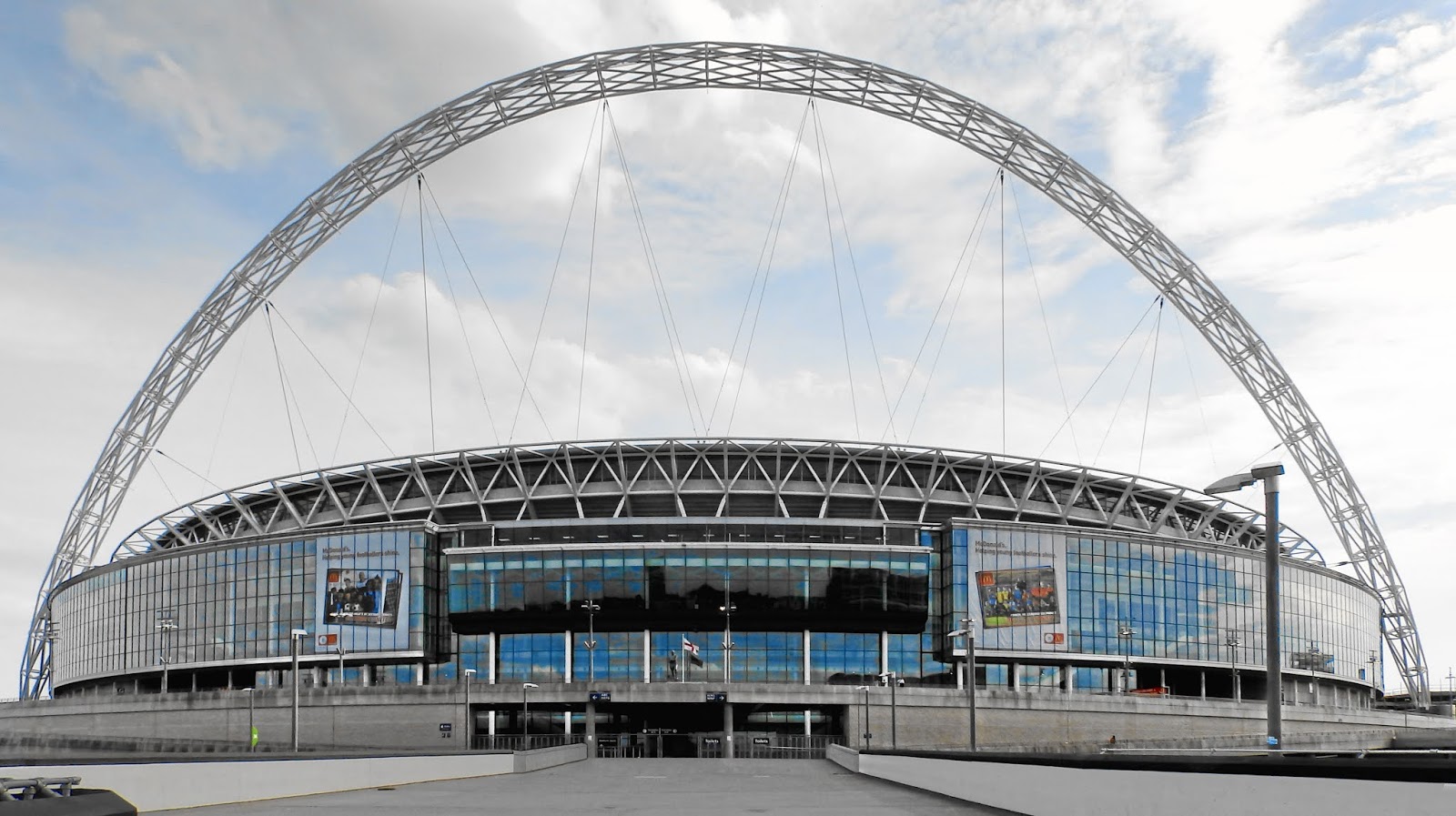 Wembley-Stadion_Wikipedia.jpg