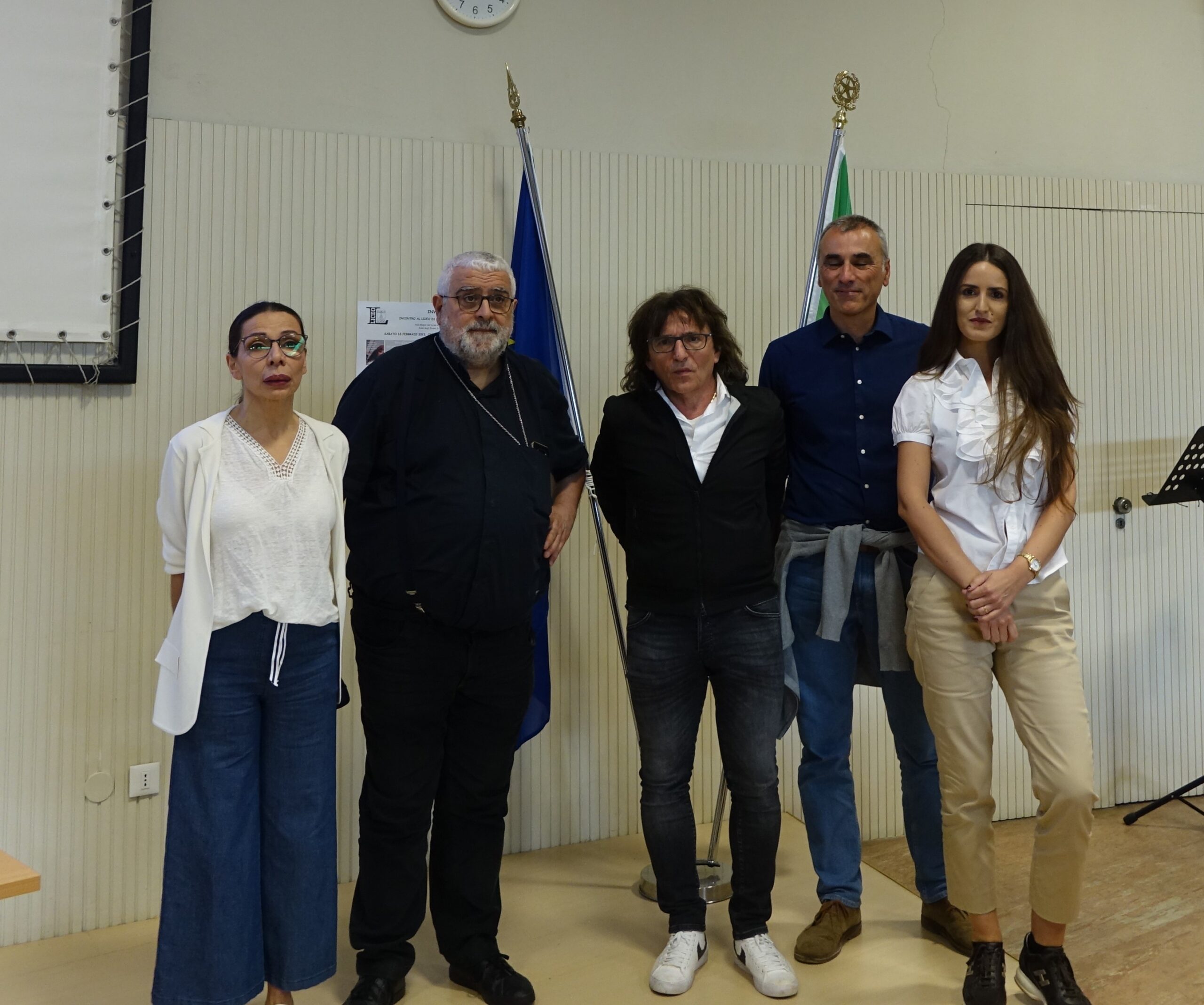 Incontro del Vescovo Giovanni Mosciatti con gli studenti del Liceo di Lugo DSC00421 (2)