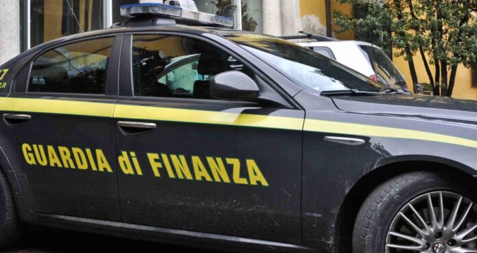 Prendeva la Naspi ma lavorava come saldatore in Svizzera, denunciato 30enne lughese