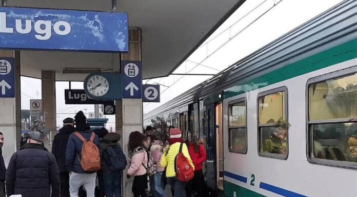 Schiaffi e maltrattamenti contro la compagna, arrestato dalla polizia a Lugo