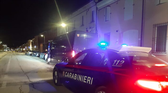 Ubriaco, scatena il caos al centro commerciale di Lugo. Arrestato